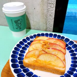 BREAD & CAFEのシナモンアップル & クリームチーズトースト